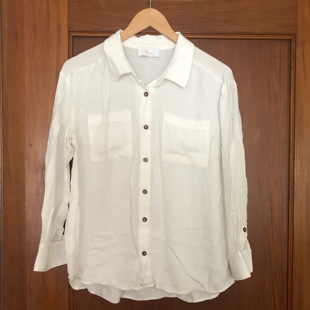 Evereve white long sleeve button up blouse
